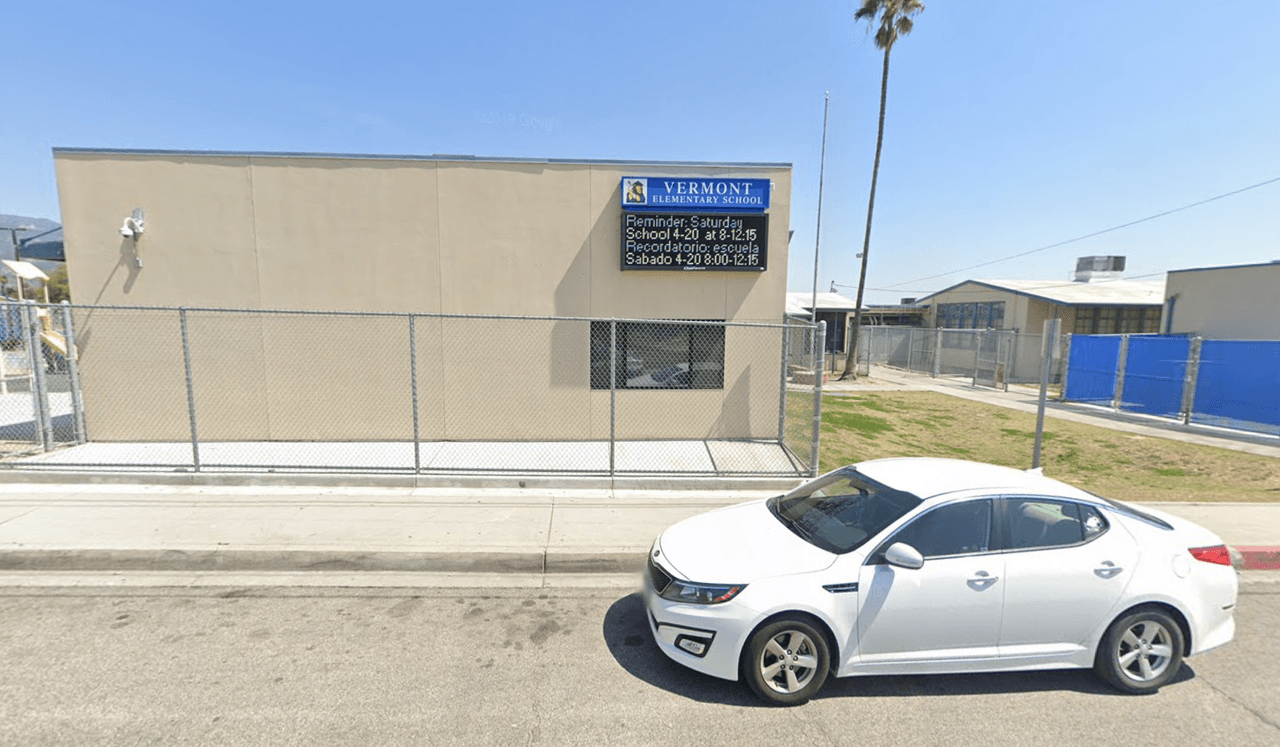 <b>Vermont Elementary School</b>
<br>Dirección: 3695 Vermont Street, San Bernardino, CA 92407
<br>