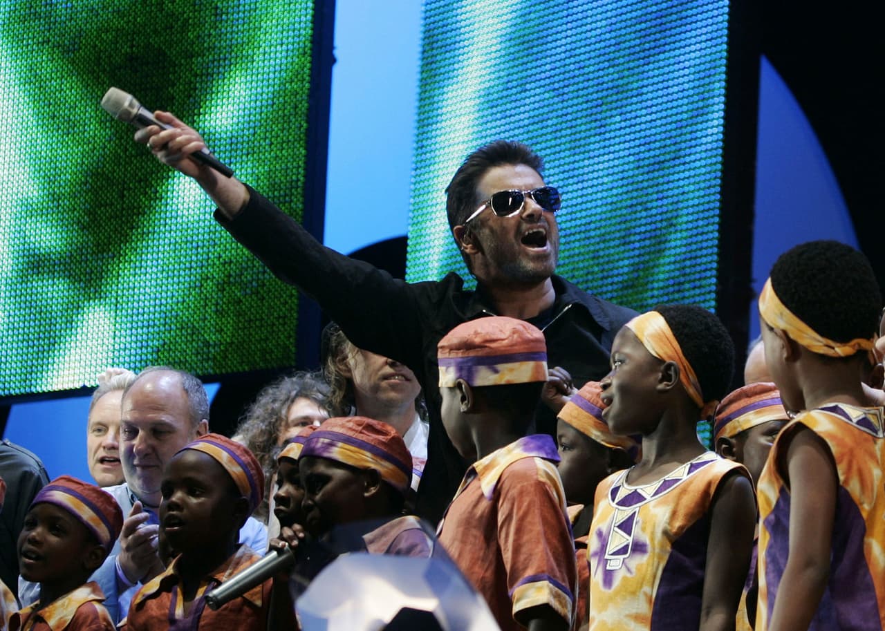 El 2 de julio de 2005 el cantante británico acompañado por otros músicos y niños de África realizó el concierto de Live 8 en Hyde Park, Londres.