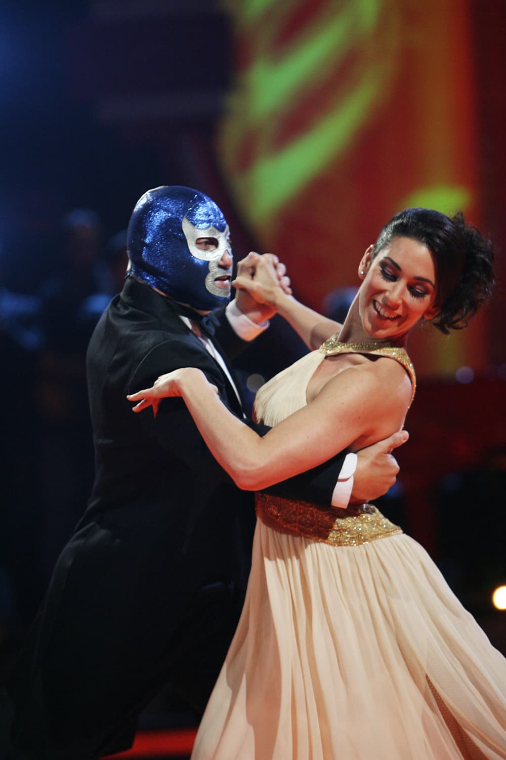 Blue Demon Jr. cerró esa noche con un quick step muy elegante.