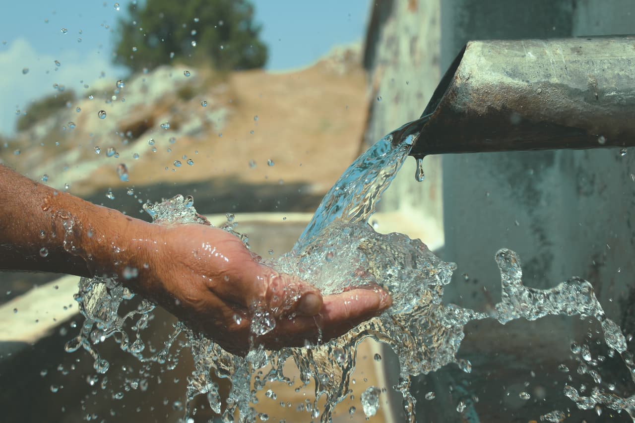 El agua del grifo en Miami-Dade cambia esta semana a cloro libre y puede oler a piscina