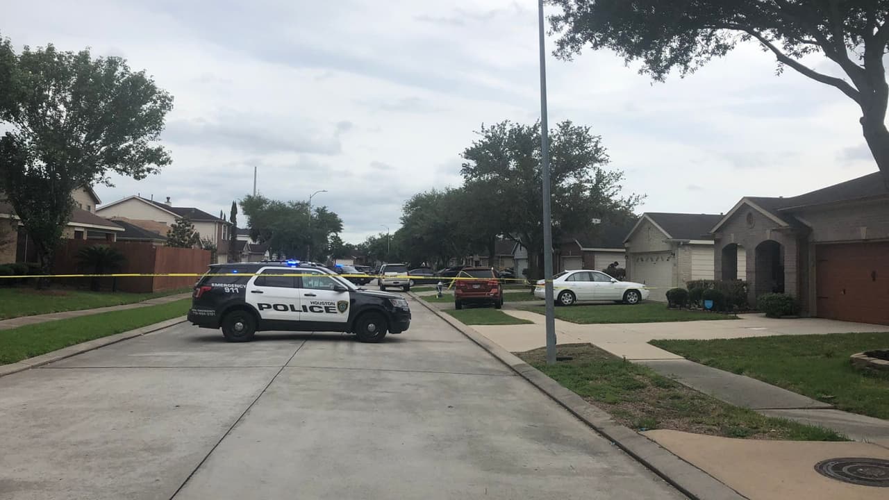 "Abrió fuego contra los agentes y luego se disparó": Muere un hombre que evadió un operativo del FBI