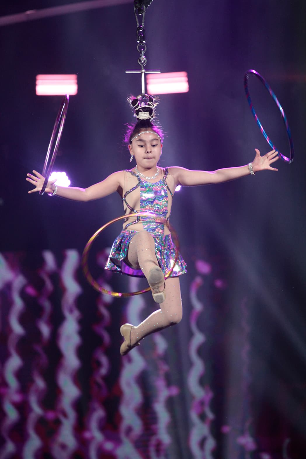 Si para muchos de nosotros es imposible hacerlo con los pies en la tierra, no queremos imaginar lo que significa para esta niña.