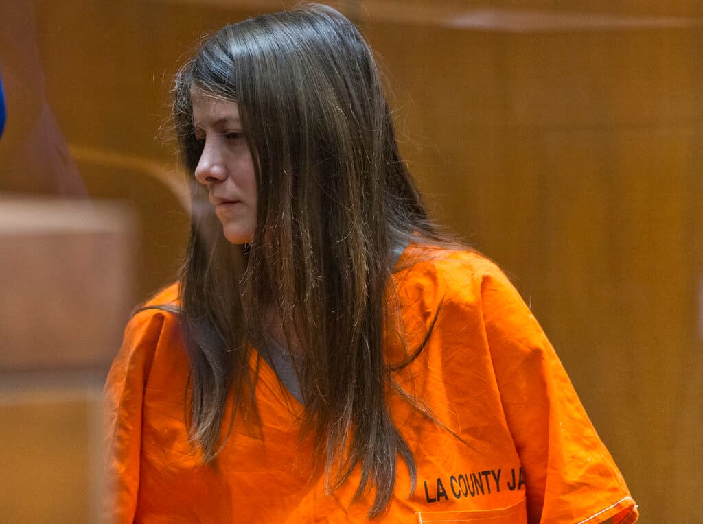 <b><a href="https://www.univision.com/noticias/estados-unidos/fiscalia-afirma-que-el-lider-de-la-luz-del-mundo-intento-drogar-a-ninas-para-agredirlas-sexualmente">Susana Medina Oaxaca</a></b>, radicada en San Diego, California, enfrenta dos cargos de relación sexual forzada a un menor. Ella viajaba con Naasón en un jet privado cuando los detuvieron al llegar al Aeropuerto Internacional de Los Ángeles. Se declaró "no culpable" y salió libre tras pagar una fianza de 150,000 dólares.