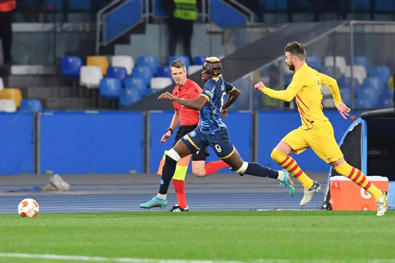 Barcelona se lleva el triunfo del Napoli con marcador globar 3-5 y también el boleto a Octavos de Final en la Europa League. Jordi Alba, Frenkie de Jong, Gerard Piqué y Aubameyang le dieron el triunfo a los cules, mientras que Insigne y Politano anotaron a favor de los locales.