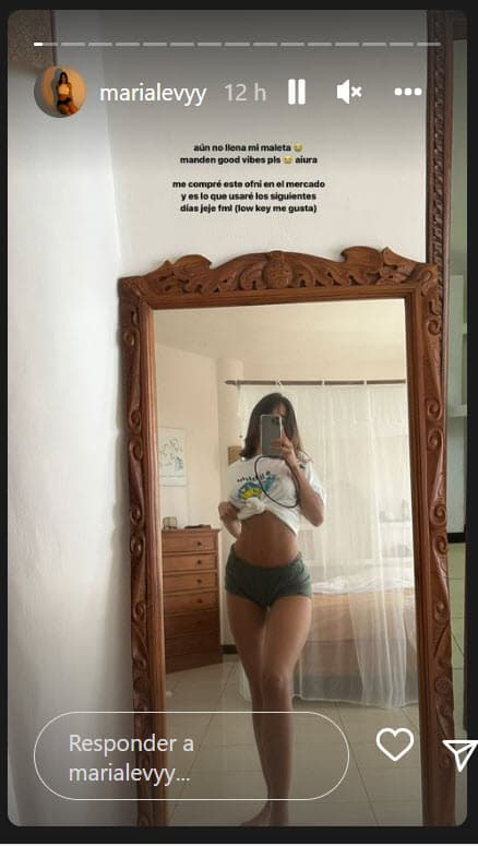 Ante la emergencia, María Levy tuvo que conseguir un par de prendas para poder hacer una muda de ropa, pues aseguró que
<b>llegó sin nada a esa parte de Asia</b>: "Es lo que usaré en los siguientes días", advirtió en esta imagen.
<br>