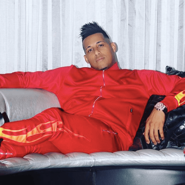 Yunel Escobar es un pelotero cubano que desertó a Cuba en 2004 y buscó residencia en Florida.