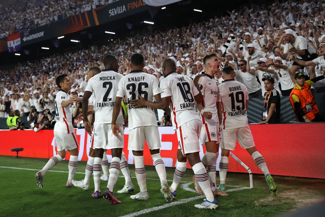 Eintracht Frankfurt ganó en la serie de penales el título de campeón de la Europa League sobre el Rangers tras quedar 1-1 en 120 minutos; tercer título UEFA y segunda de Europa League.