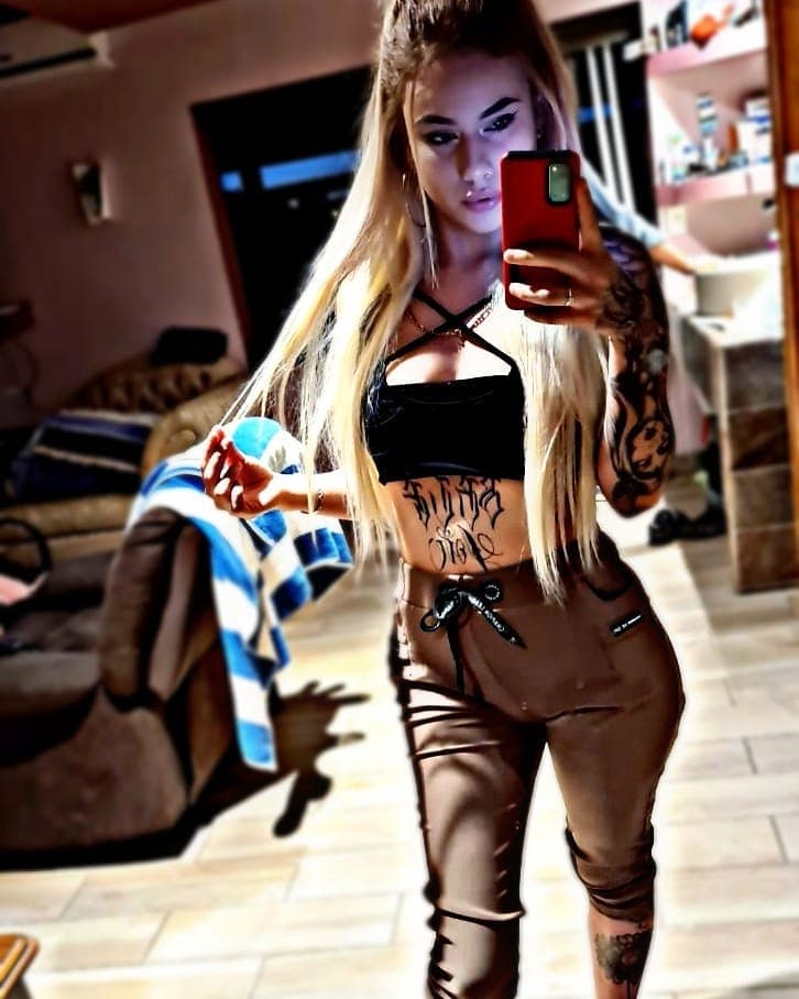 Pero desafortunadamente durante el falso forcejeo, a uno de los supuestos secuestradores se le disparó el arma.