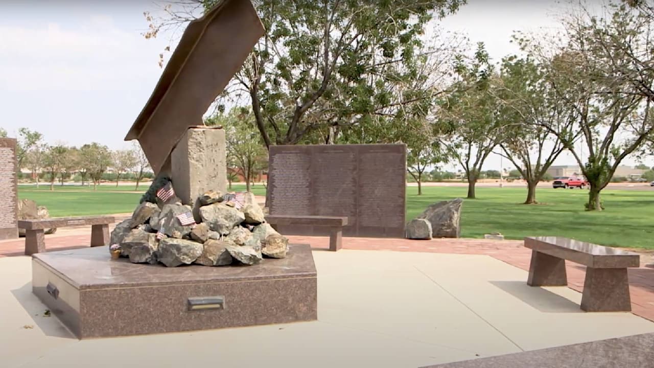 <b><a href="https://www.gilbertaz.gov/about-us/9-11-memorial#!/" target="_blank">Gilbert 9/11 Memorial</a></b>: La ciudad de Gilbert será el anfitrión de la Ceremonia del 20º Aniversario a partir de las 6 pm el sábado 11 de septiembre. Ubicación:
<a href="https://goo.gl/maps/7WFrcBimDTjjQs2Q8" target="_blank">50 E. Civic Center Drive</a>. Para más detalles del evento,
<a href="https://www.gilbertaz.gov/about-us/9-11-memorial#!/" target="_blank">haz clic aquí. </a>