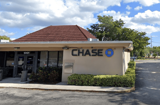 Ocurrió a las 12:16 pm, en la sucursal de Chase Bank, de 15101 S. Dixie Hwy.