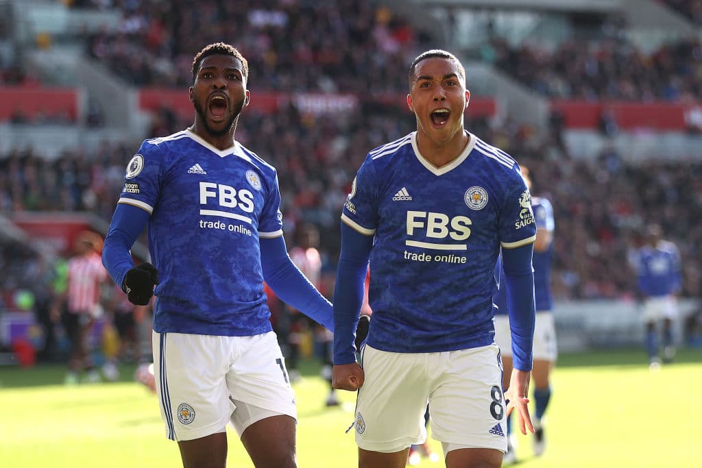 Leicester se impuso ante Brentford 2-1 durante la J9 en la Premier League. Youri Tielemans abrió el marcador al 14' a favor de los visitantes, pero Mathias Jorgensen empataba el encuentro al 60' y, con gol de James Maddison al 73', los 'Foxes' se llevaron la victoria.