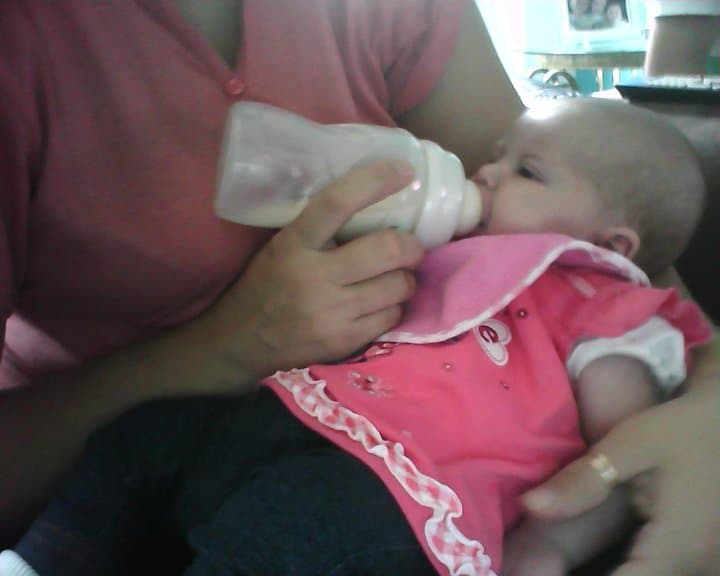 Adolescente despierta de un coma y se entera de que estaba embarazada y dio a luz a una niña