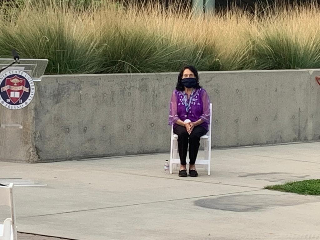 Huerta dijo que estaba encantada por ser reconocida con la plantación de un árbol en su nombre en el Jardín de la Paz.