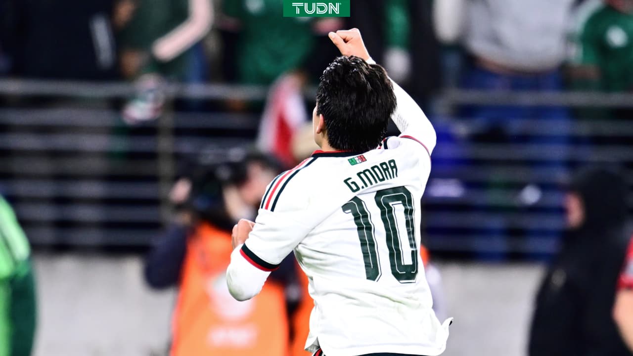 Gil Mora, tras su gol ante Colombia, con toda la atención del Real Madrid y Barcelona