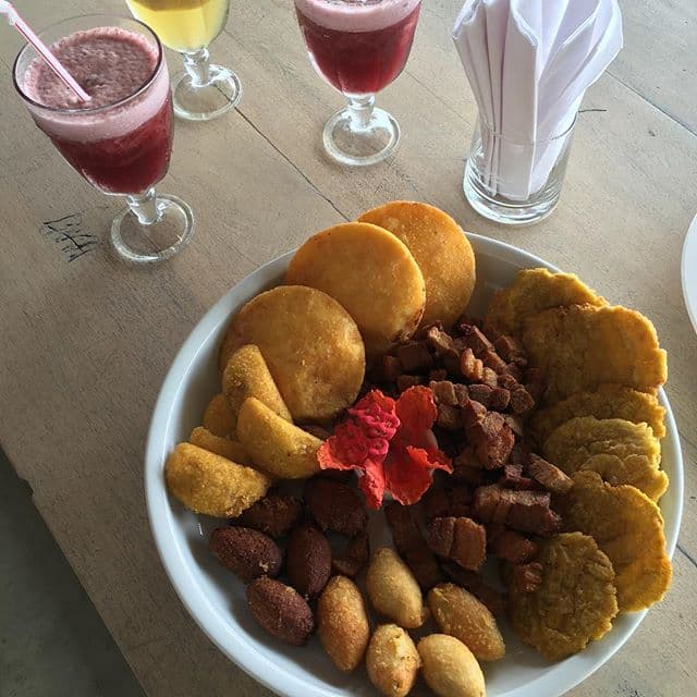 Una deliciosa bandeja paisa.