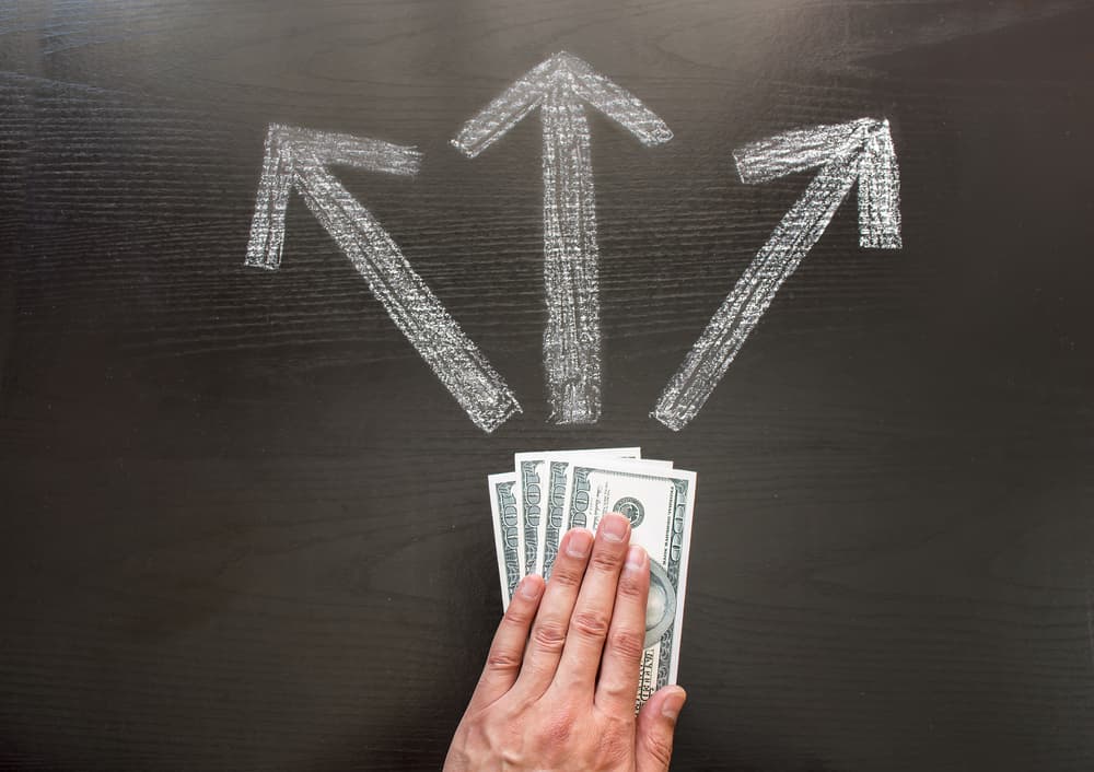 <b>Eclipse de luna en Tauro</b>
<br>Tauro tiene que ver con las finanzas, la economía, entre otras cosas. Cuando el eclipse ocurre en este signo hace que el buen juicio para tomar buenas decisiones económicas esté nublado.
<br>