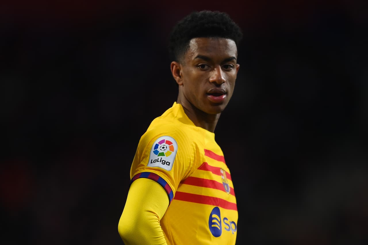 Alejandro Balde elogia a Ronald Araújo tras partido ante Villarreal: "Es una bestia"