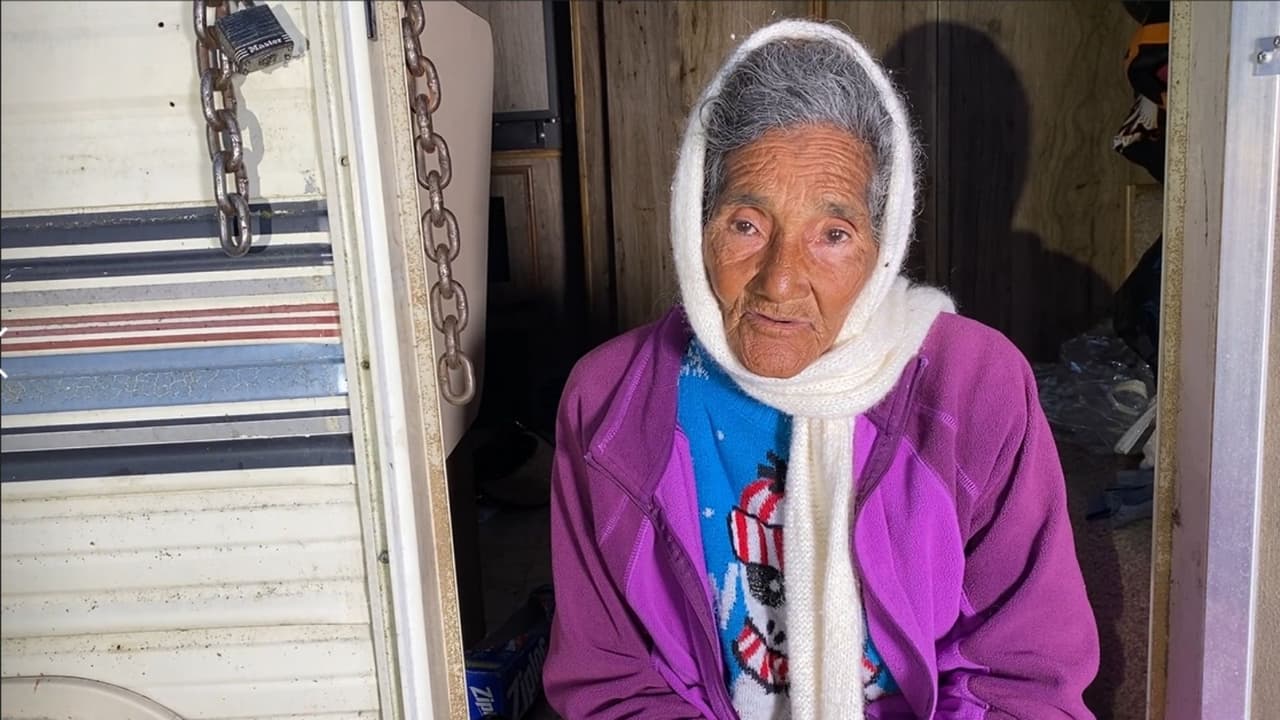 Anciana mexicana será desalojada del sitio en donde tiene su nuevo camper reparado por la comunidad
