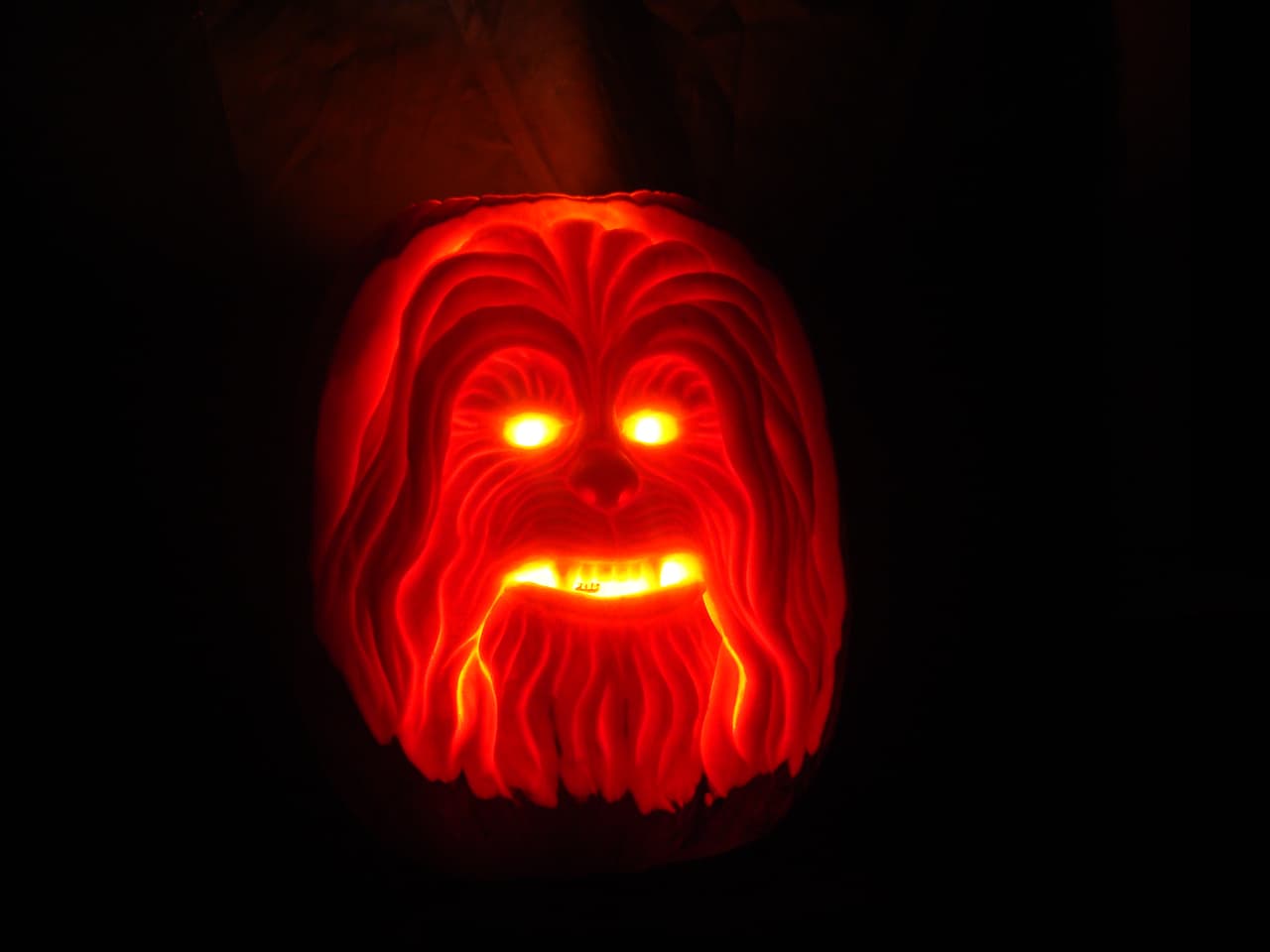 ¡Sigue la tendencia de Halloween y dale a tu calabaza un toque espeluznante!