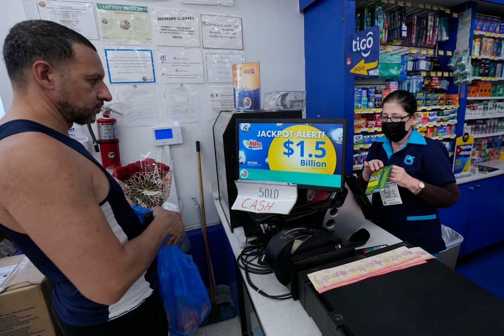 Por otro lado,
<b>también hay restricciones en materia de edad para el cobro de premios de la lotería.</b>