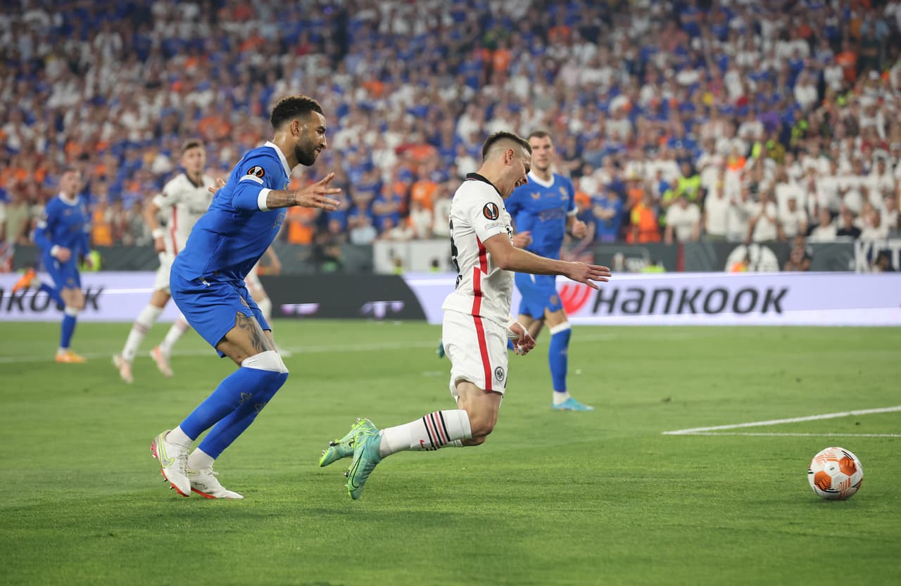 Eintracht Frankfurt ganó en la serie de penales el título de campeón de la Europa League sobre el Rangers tras quedar 1-1 en 120 minutos; tercer título UEFA y segunda de Europa League.