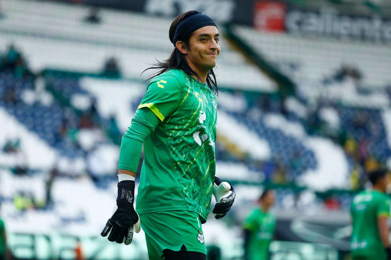 Carlos Acevedo alza la mano para el Tri tras brillante actuación ante León