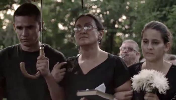 Tras la muerte de su esposo, ‘
<b><a href="http://www.univision.com/series/el-chapo/cristina-michaus-es-dona-esperanza-en-el-chapo" target="_blank">Doña Esperanza</a></b>’ tomó las riendas de la familia
<b><a href="http://www.univision.com/series/el-chapo/marco-de-la-o-es-joaquin-el-chapo-guzman-en-el-chapo" target="_blank">Guzmán Loera</a></b>.