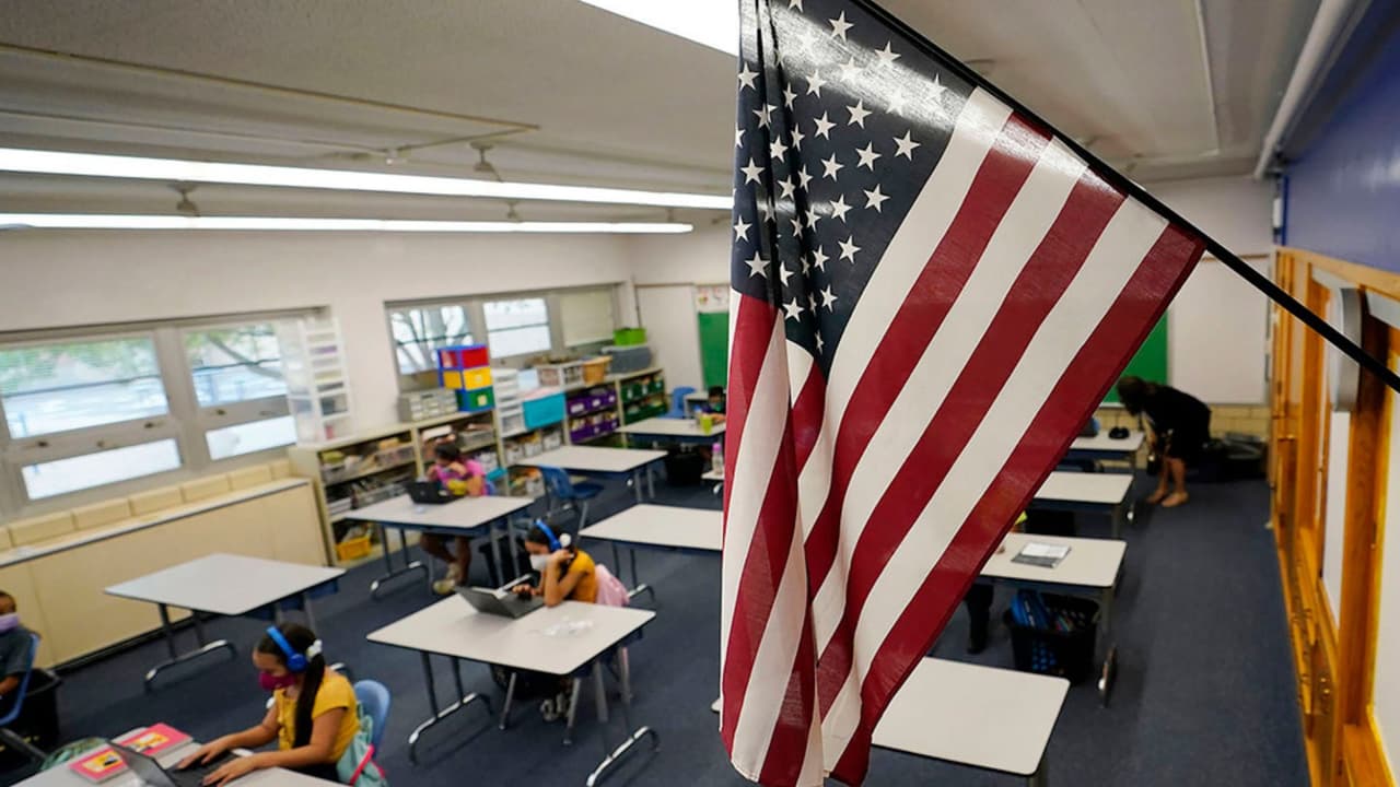 California propone una ley para mantener a los agentes de ICE lejos de zonas escolares: ¿de qué se trata y cómo te protege?