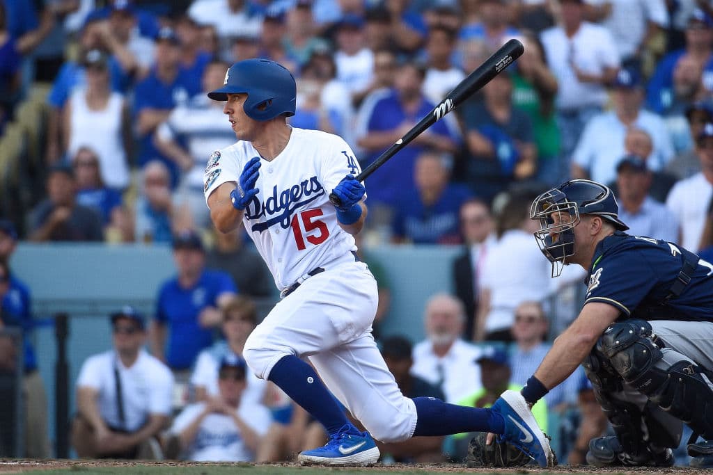 Austin Barnes pegó sencillo al central y remolcó a Chris Taylor para empujar la primera anotación de los locales y emparejar 1-1 la pizarra en el quinto rollo.