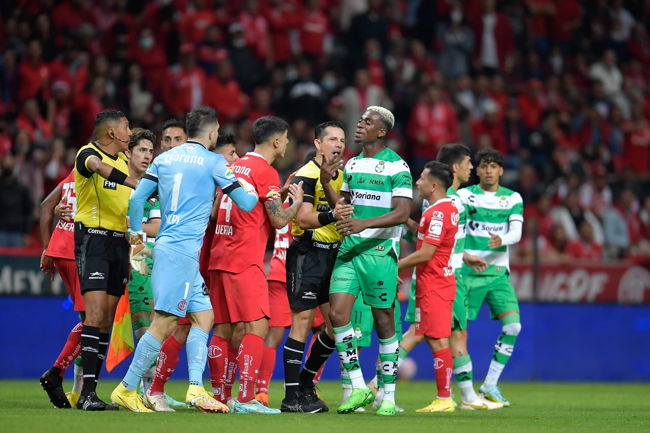 Con gol de último minuto el Toluca se llevó la victoria ante Santos en el juego de Ida de los Cuartos de Final.
