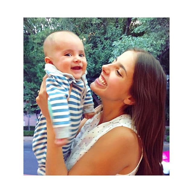 “Es mi sueño y no lo voy a descuidar. Ni la verdad voy a ser ama de casa. Yo soy actriz. Definitivamente hoy en día mi prioridad es mi familia y mi bebé y voy a estar el tiempo que mi bebé me necesite ahí pegada a él", comentó la mamá primeriza a la revista '
<b>People en español</b>'.