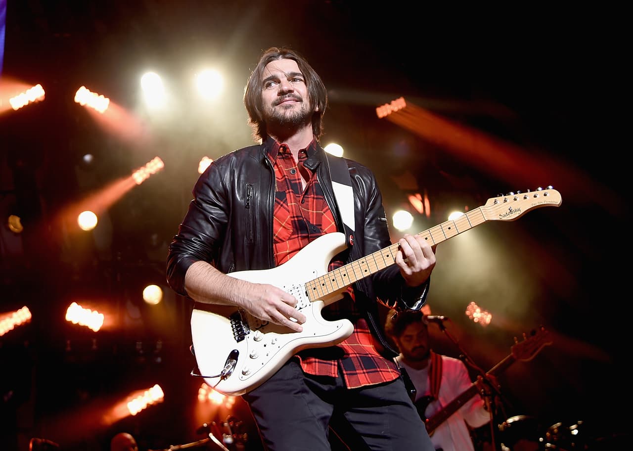 NEW YORK, NY - AUGUST 19: Juanes performs onstage at The Theater at Madison Square Garden on August 19, 2015 in New York City. (Photo by Jamie McCarthy/Getty Images)
<br>