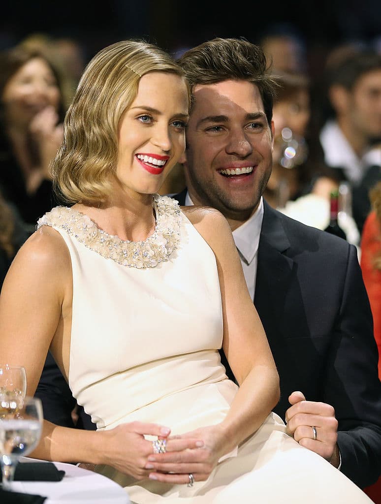 Uno de los matrimonios más carismáticos del espectáculo es el de John Krasinksi y Emily Blunt. Sus fanáticos estuvieron encantandos cuando anunciaron que actuarían juntos, pues además de hacerlo en una cinta de suspenso, también se mostrarían como marido y mujer.