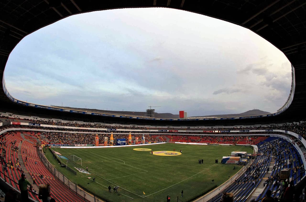 La temporada de lluvias y el cambio de pasto en el Estadio Azteca es una pésima coyuntura para el América. La posibilidad de que las Águilas usen su 'segunda casa', el Estadio Corregidora, aumenta.