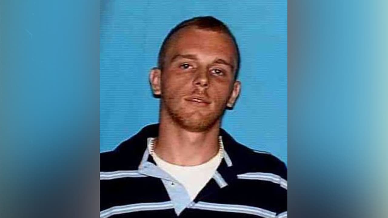 Jonathan Tolbertcollage McCaffrey tiene orden por conducir intoxicado.