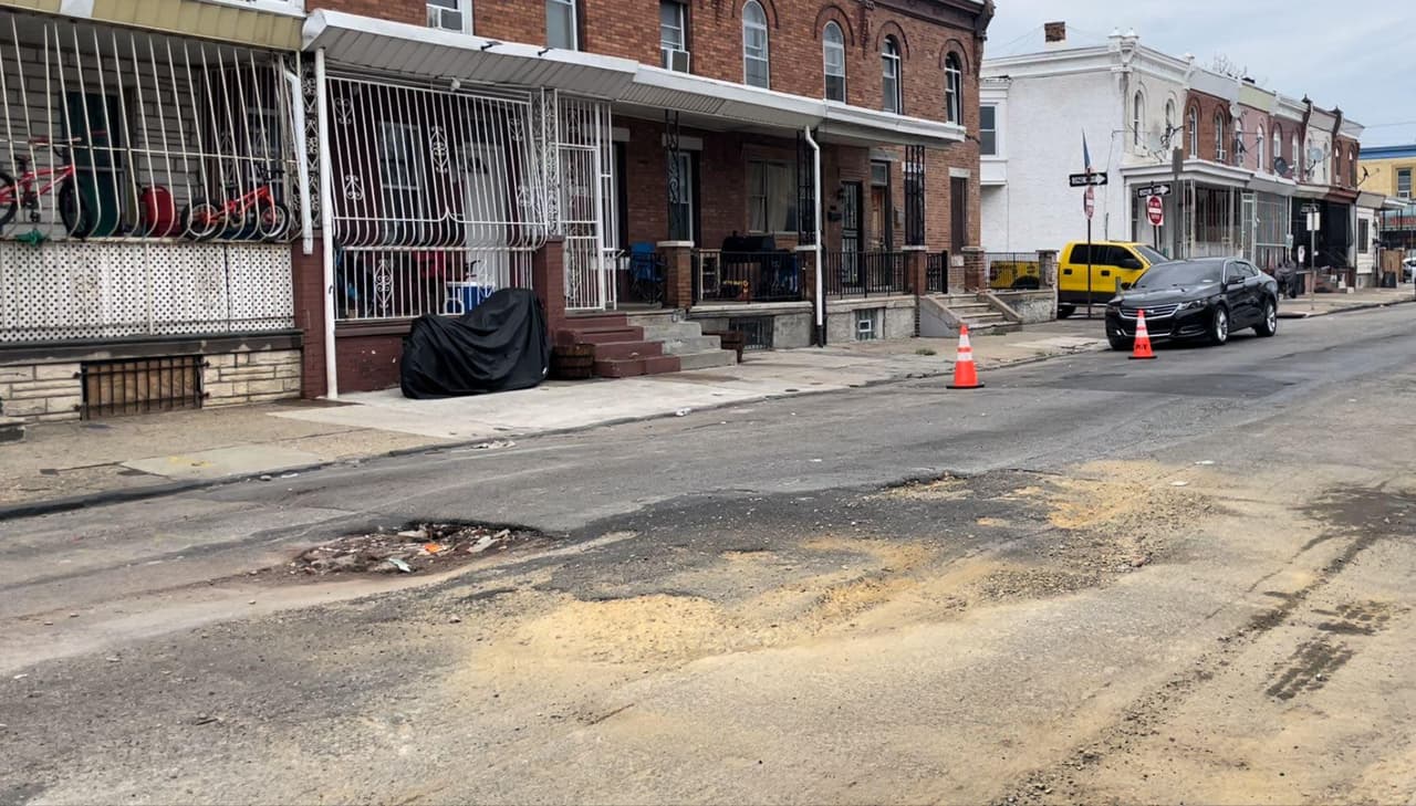 Habitantes de Kensington temen que enorme sumidero trague sus automóviles
<br>