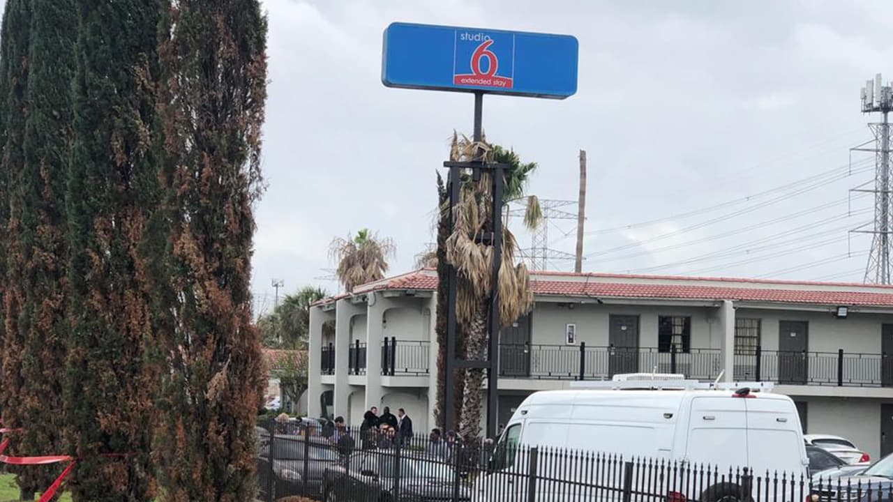 La identidad de la persona muerta en el operativo permanece protegida, al igual que otros datos sobre los autos y posibles cómplices.