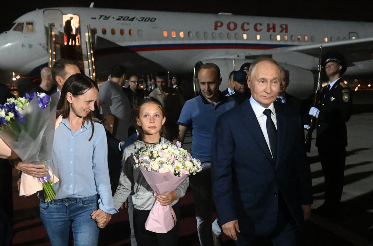 Presidente de Rusia Vladimir Putin da bienvenida a espías rusos y a sus hijos.