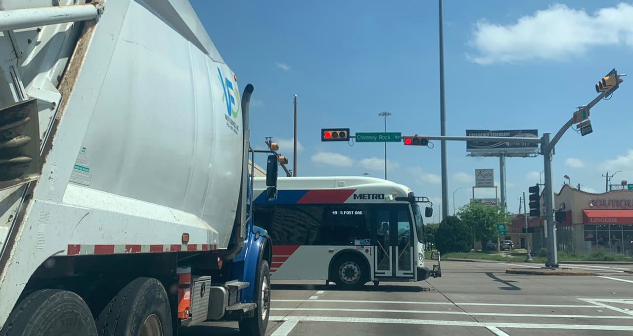 No están permitidas las reuniones públicas o privadas con más de 10 personas.