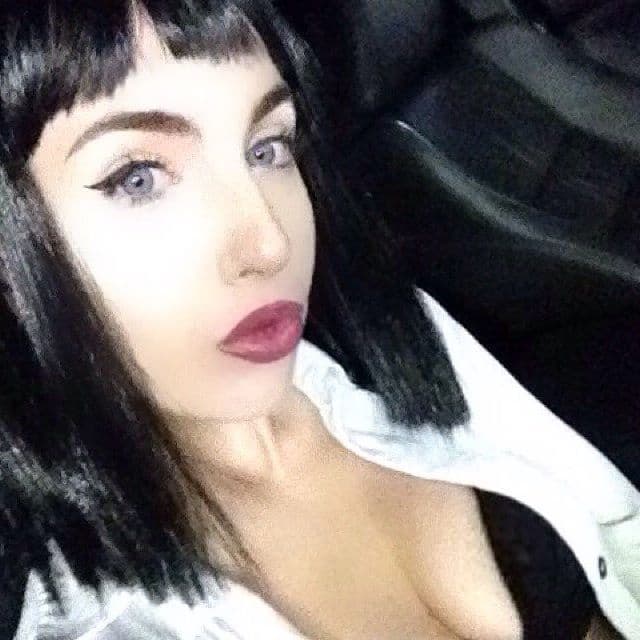 Isabella con un look diferente.