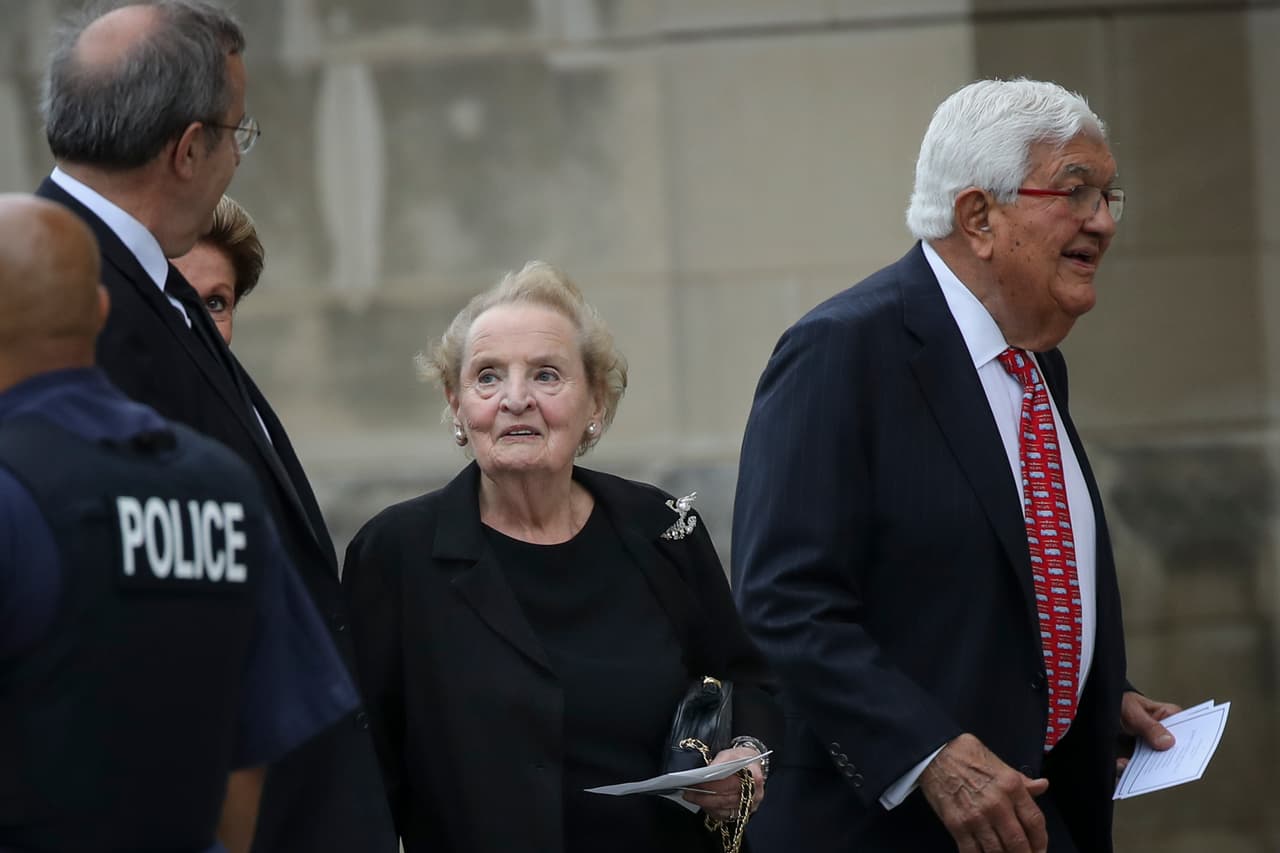 La ex secretaria de Estado Madeleine Albright, a su llegada a la Catedral Nacional.
<br>