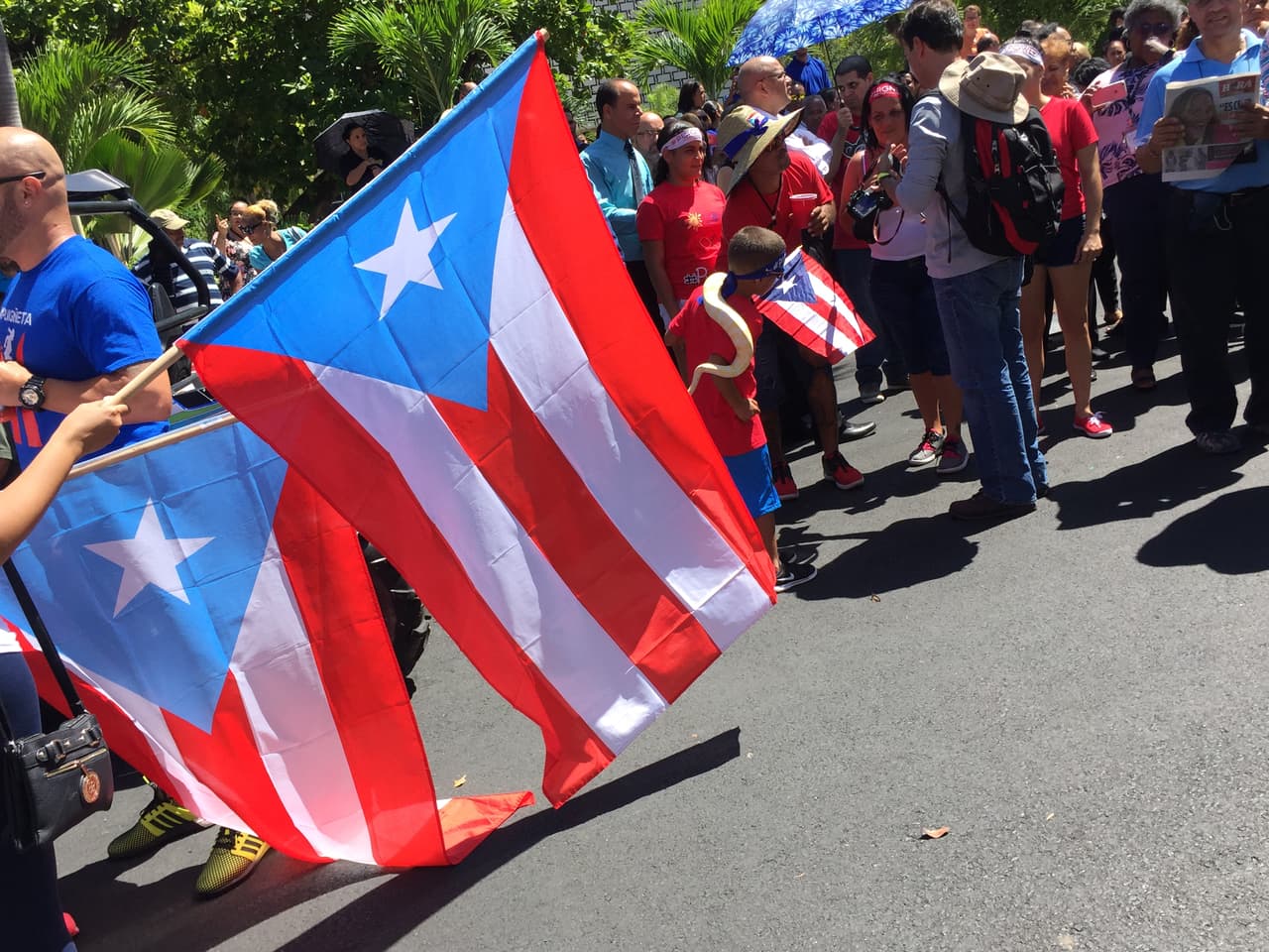 Desde tempranas horas cientos de personas se han dado cita en cada una de las paradas que los atletas boricuas han realizado como homenaje a su gesta olímpica en Río 2016.