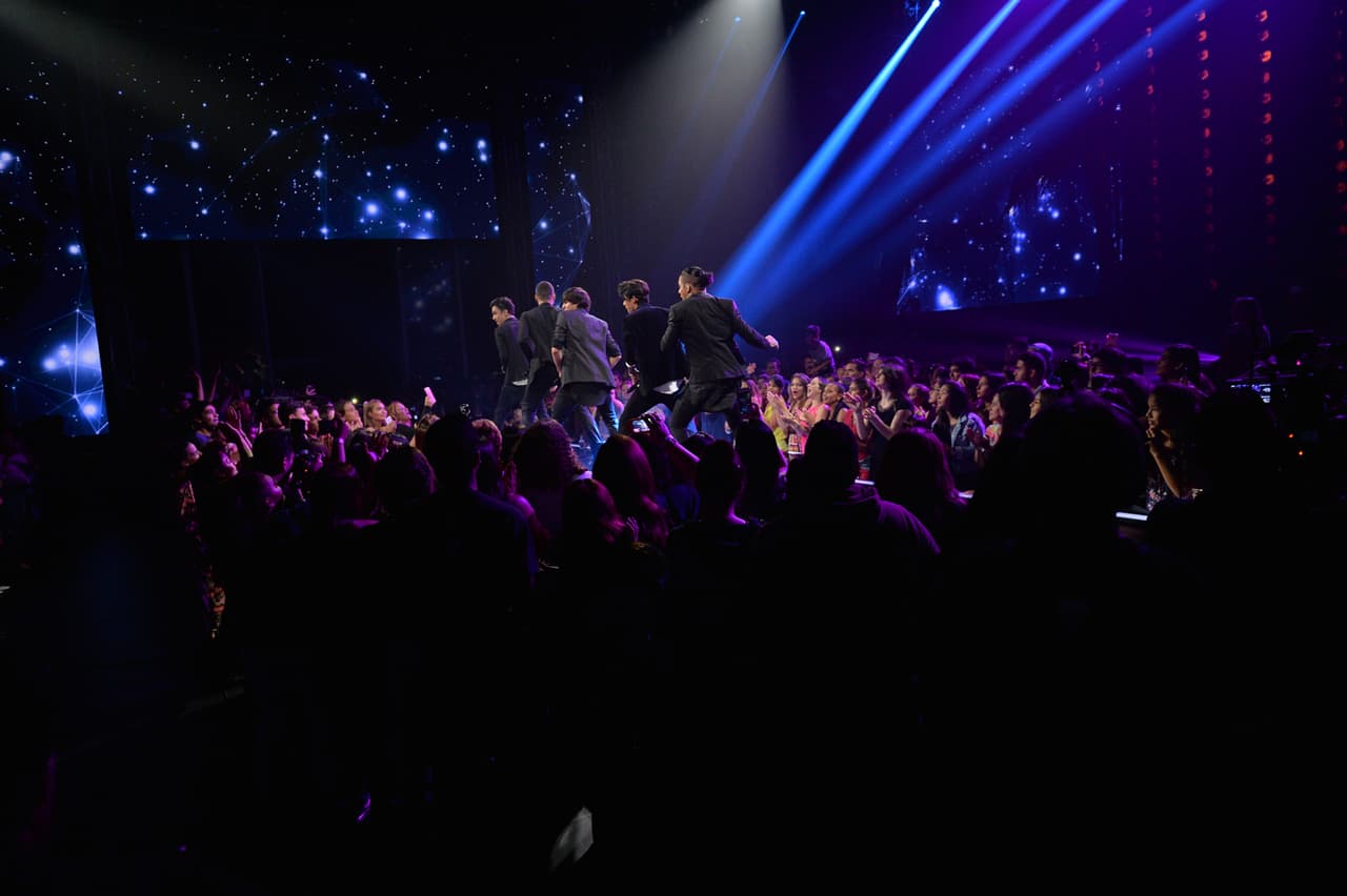 We all love CNCO! Eric, Zabdiel, Christopher, Joel y Richard cantaron sus éxitos "Tan fácil" y "Quisiera", si te perdiste la presentación
<a href="http://www.univision.com/shows/la-banda/cnco-regreso-a-la-banda-y-canto-tan-facil-y-quisiera-video" target="_blank"><b>aquí </b></a>la puedes ver una y otra vez.