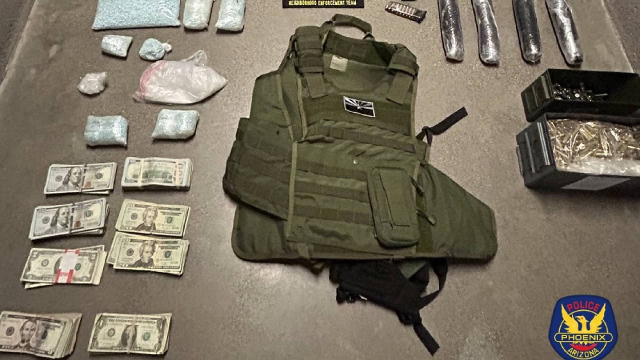 Decomisan armas y hasta 42,000 pastillas de fentanilo en Phoenix