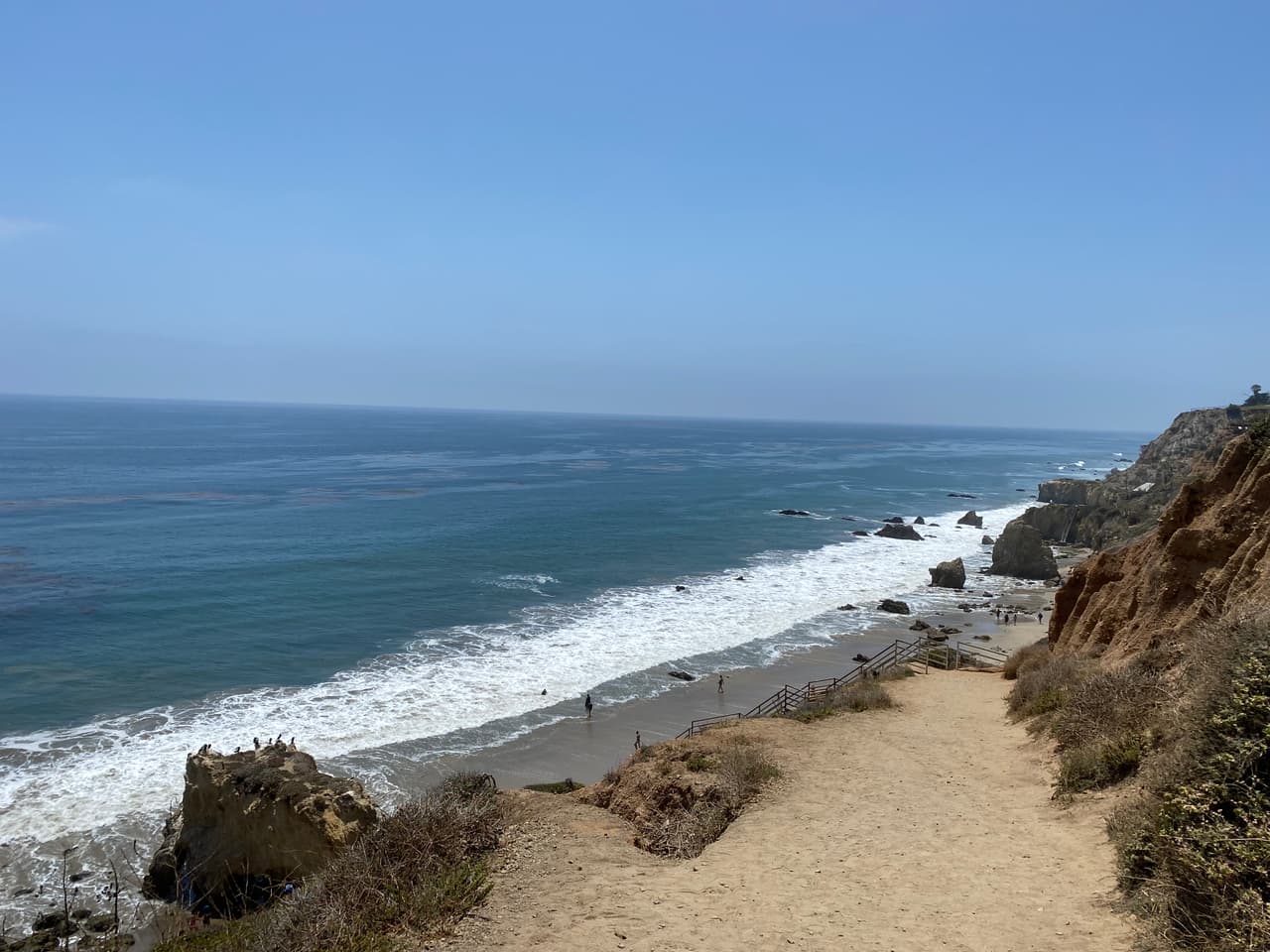 Las costas de California son reconocidas por sus magníficas playas, sin embargo, El Matador es una de las más reconocidas por creadores de contenidos por su ubicación y los diferentes elementos que ofrece para sesiones fotográficas.