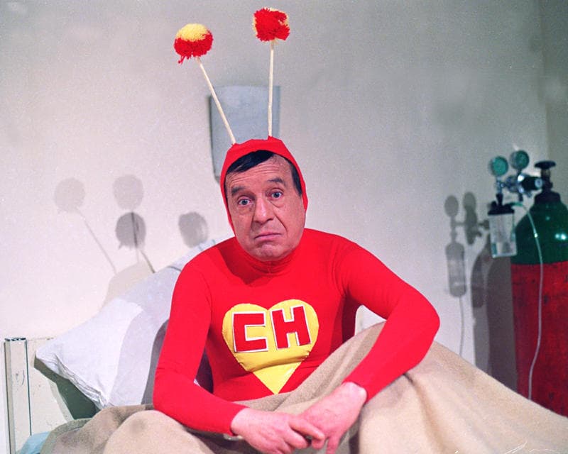 Sus antenitas de vinil para captar la frecuencia radial, su uniforme rojo, su pantalón corto color amarillo y su escudo en forma de corazón con una CH lo hicieron inigualable.