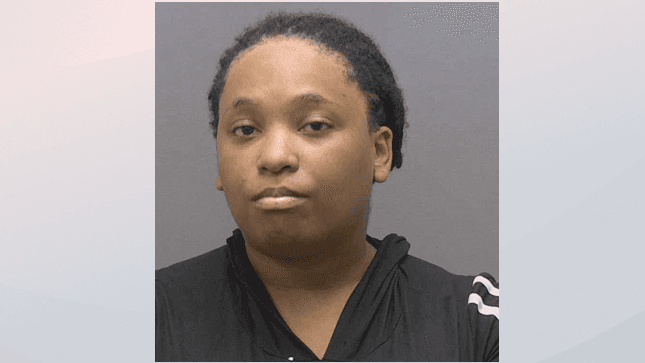 10 días en la cárcel le dan a mujer por desacato y disturbios en la corte