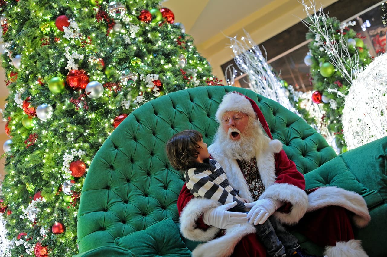 <b>Lugar</b>: Mall of Georgia
<br>
<b>Fechas</b>: Hasta el 24 de diciembre
<br>
<b>Dirección: </b>3333 Buford Dr. Buford, GA
<br>
<b>Sitio web</b>:
<a href="https://www.simon.com/mall/mall-of-georgia/stores/santa-photo-experience">https://www.simon.com/mall/mall-of-georgia/stores/santa-photo-experience</a>
<br>
<br>Las fotos se tomarán en la JC Penney Court y la sesión especial para mascotas será el 10 de diciembre.