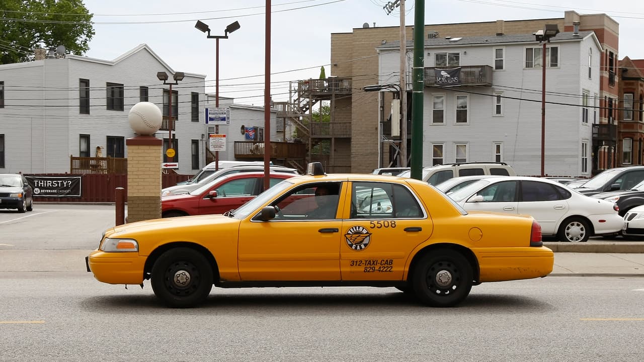 Autoridades alertan por robo a taxistas en el sur de Chicago