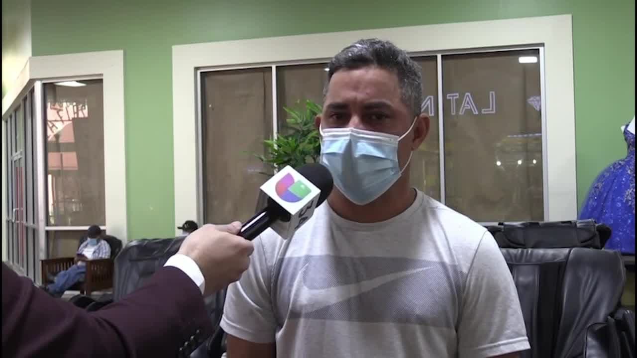 Esta mascarilla fue hallada en una casa en Decatur, lugar donde supuestamente apagaron el teléfono de su esposa, dijo.